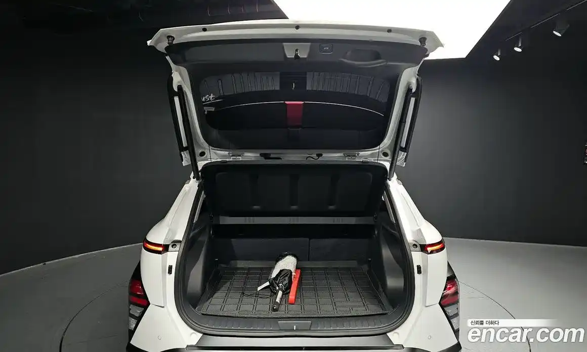 Hyundai Kona 2024 1.6 автомат (гидро), фото 26