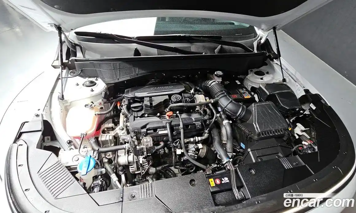 Hyundai Kona 2024 1.6 автомат (гидро), фото 6