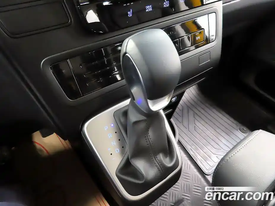 Hyundai Staria 2024 3.5 автомат (гидро), фото 12