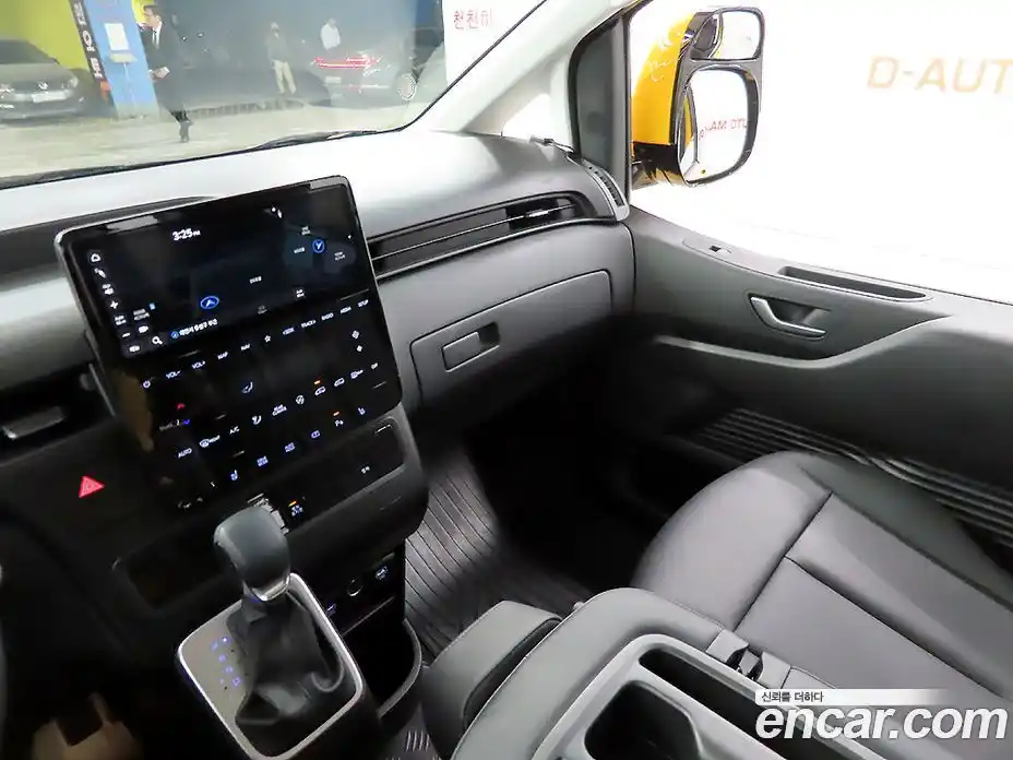 Hyundai Staria 2024 3.5 автомат (гидро), фото 10