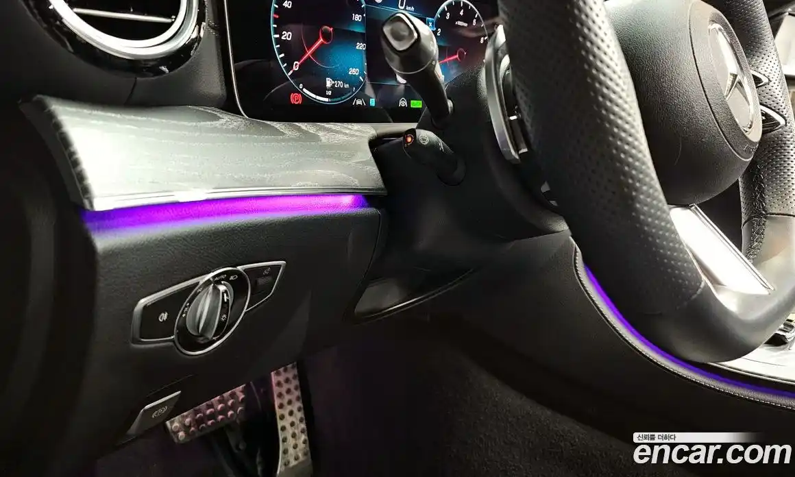 Mercedes-Benz E-Class 2023 2.0 гидро, фото 19