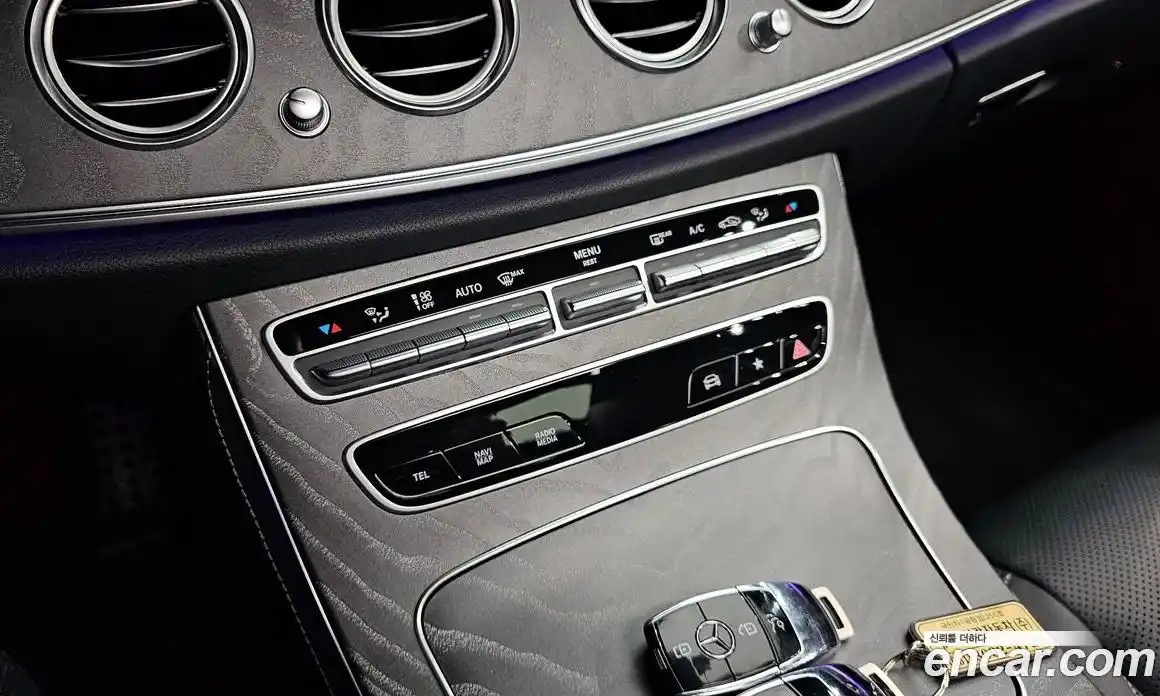 Mercedes-Benz E-Class 2023 2.0 гидро, фото 30