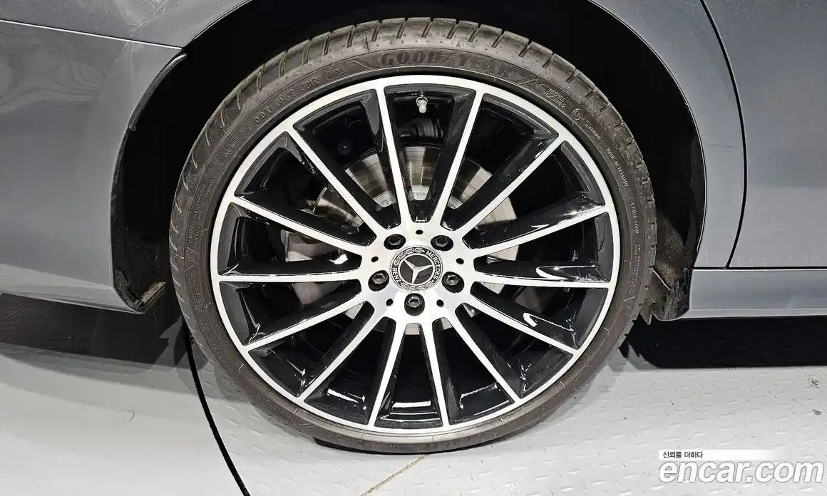 Mercedes-Benz E-Class 2023 2.0 гидро, фото 5