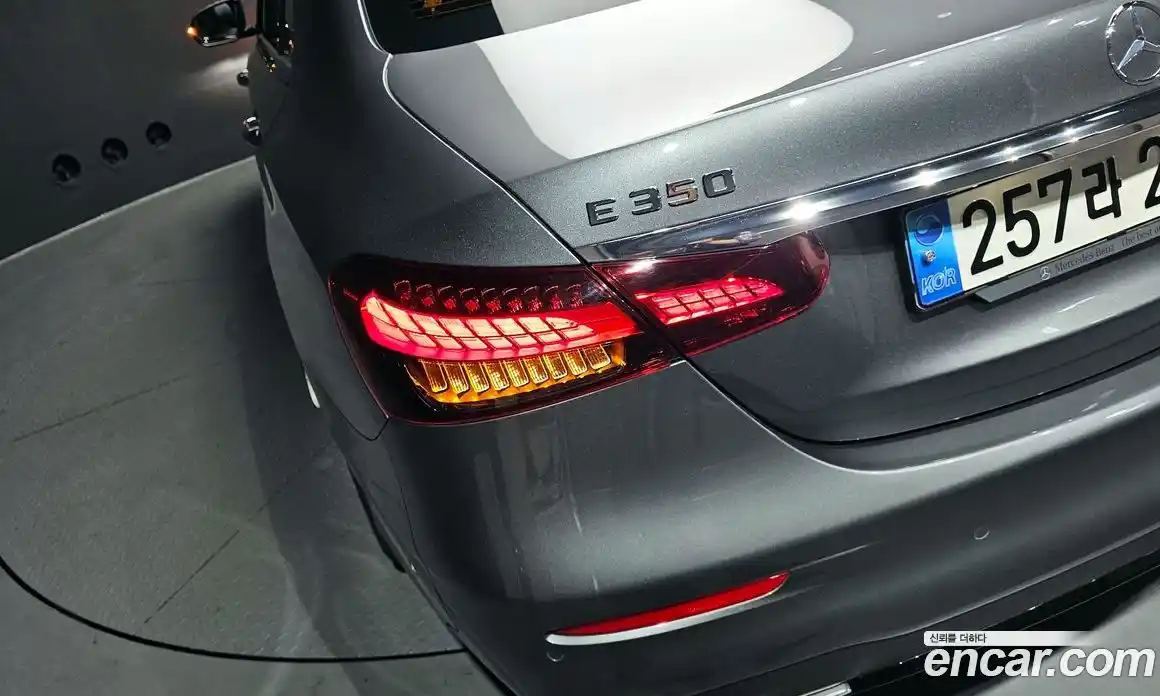 Mercedes-Benz E-Class 2023 2.0 гидро, фото 9
