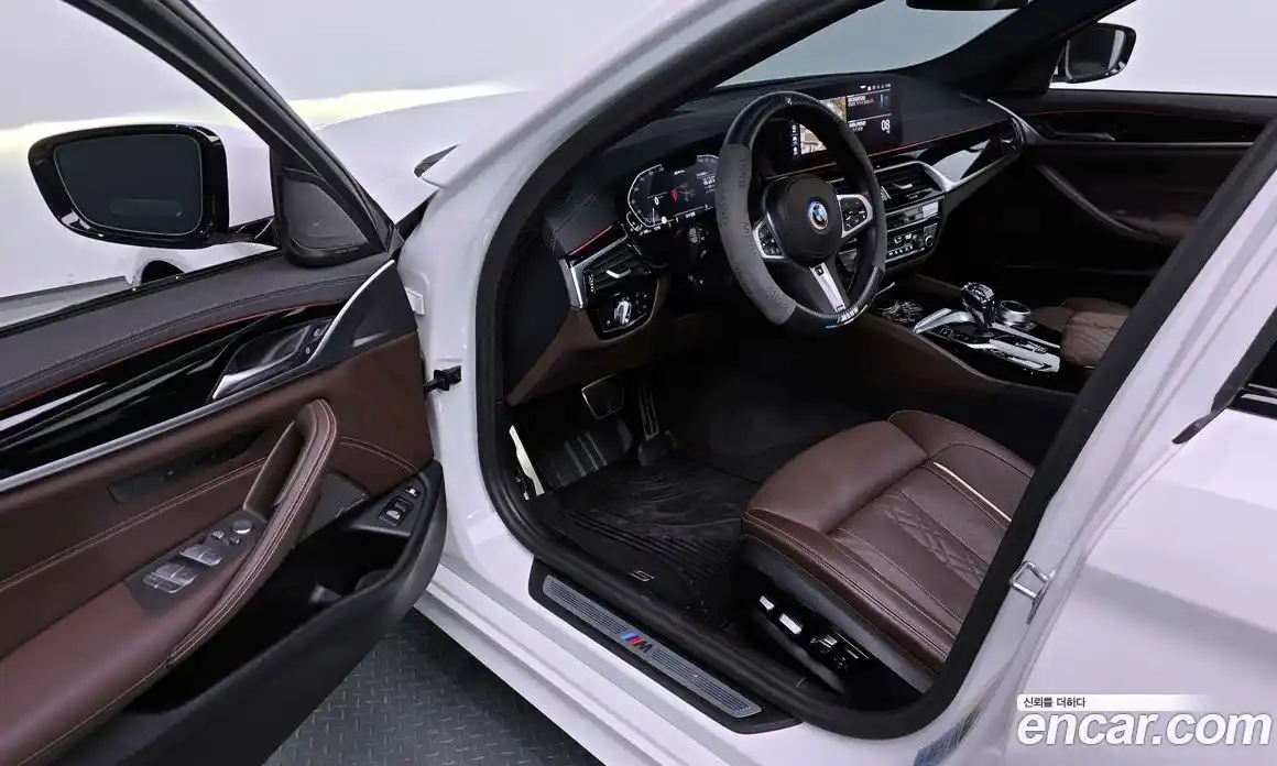 BMW 5-Series 2023 2.0 гидро, фото 12