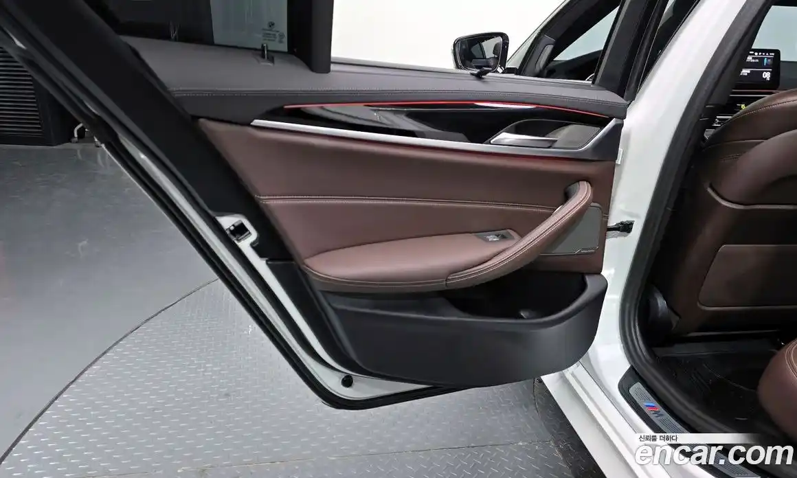 BMW 5-Series 2023 2.0 гидро, фото 14