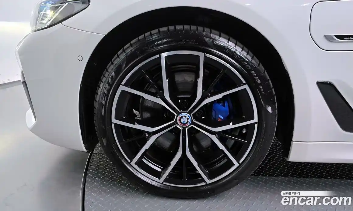 BMW 5-Series 2023 2.0 гидро, фото 4
