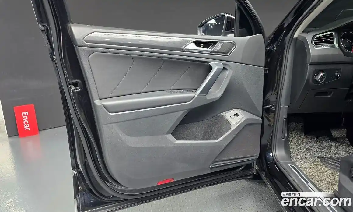 Volkswagen Tiguan 2019 2.0 автомат (гидро), фото 13