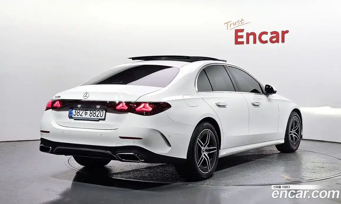 Mercedes-Benz E-Class 2025 2.0 гидро, фото 2