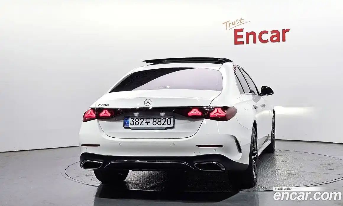 Mercedes-Benz E-Class 2025 2.0 гидро, фото 4