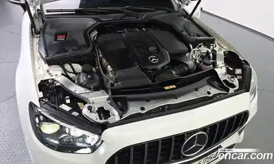 Mercedes-Benz E-Class 2022 2.0 гидро, миниатюра 6