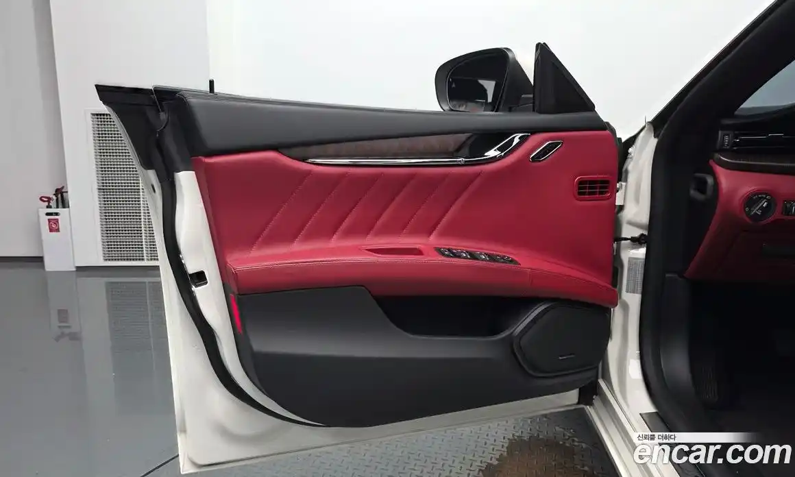 Maserati Quattroporte 2019 3.0 гидро, фото 13