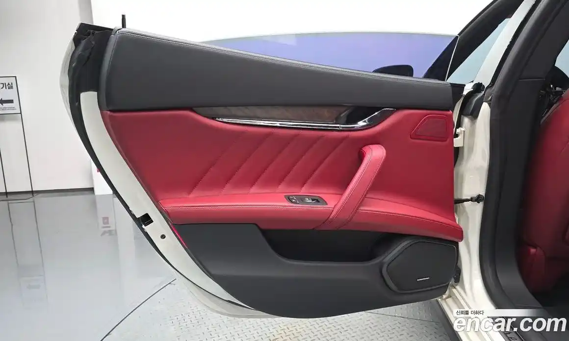 Maserati Quattroporte 2019 3.0 гидро, фото 14