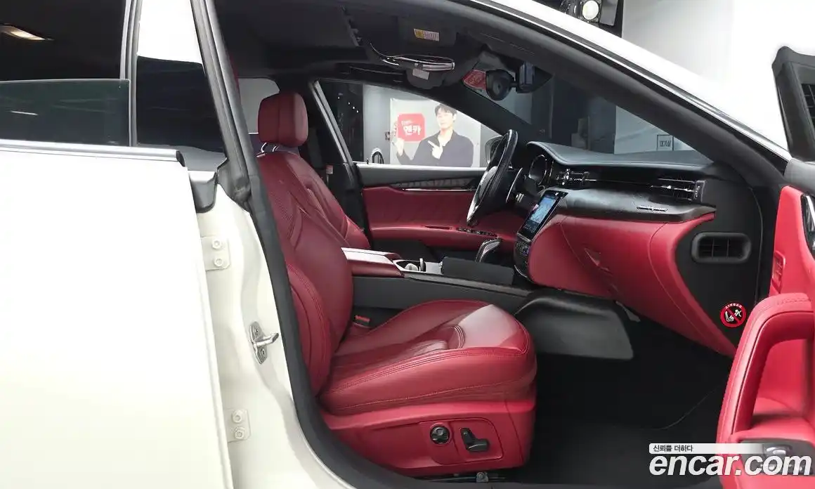 Maserati Quattroporte 2019 3.0 гидро, фото 15