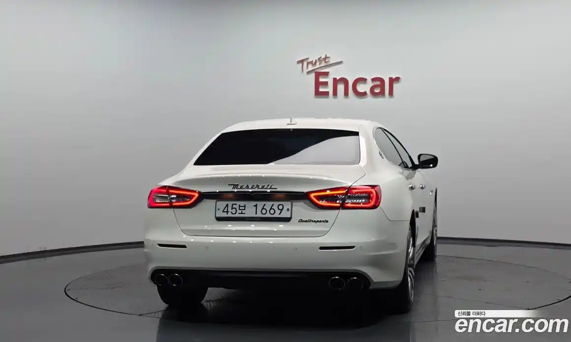 Maserati Quattroporte 2019 3.0 гидро, фото 3
