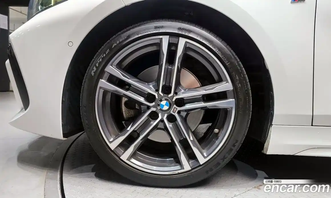 BMW 1 серия 2021 2.0 автомат (гидро), фото 5