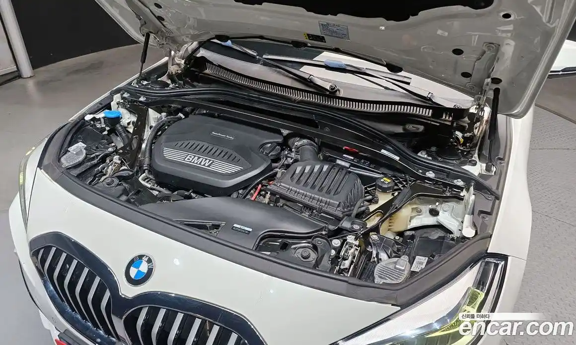 BMW 1 серия 2021 2.0 автомат (гидро), фото 6