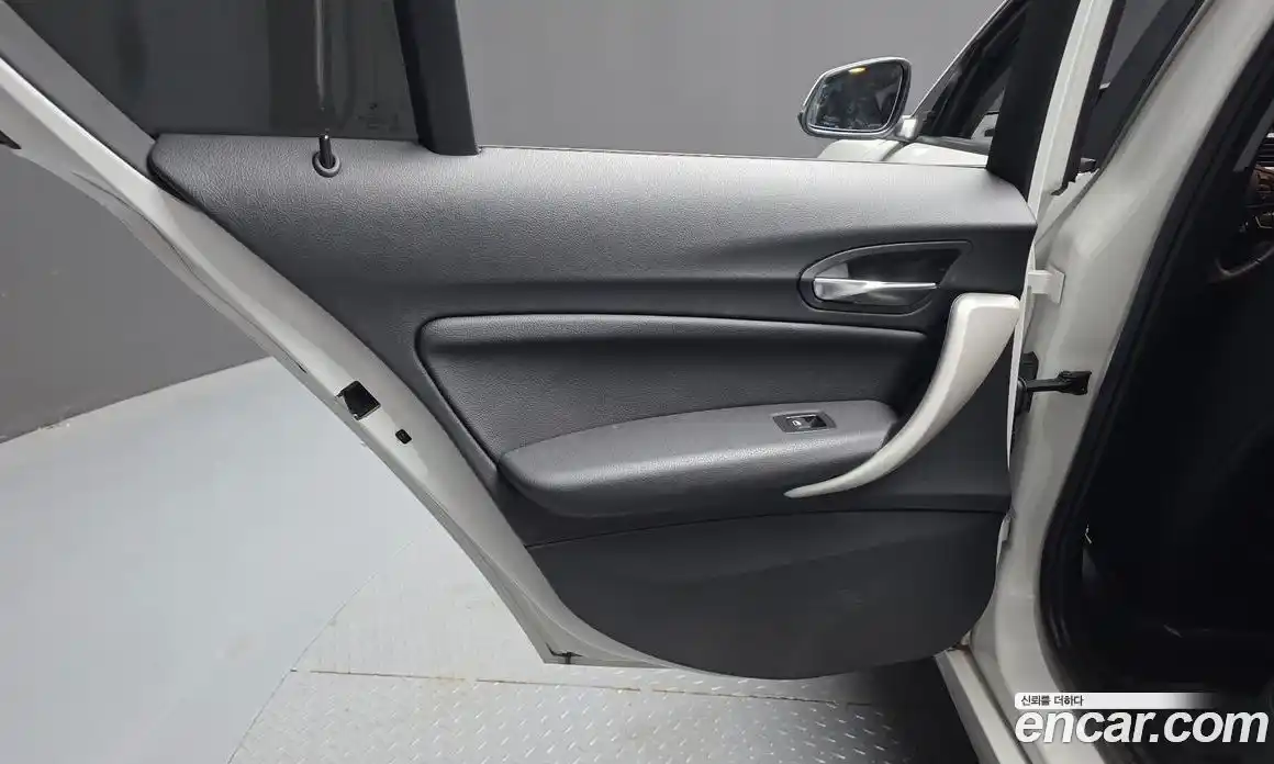 BMW 1 серия 2017 2.0 автомат (гидро), фото 15