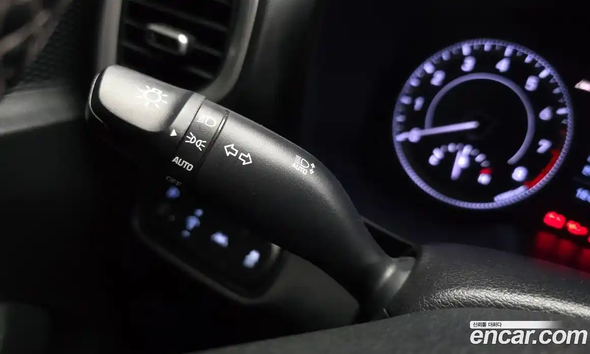 Hyundai Venue 2019 1.6 автомат (гидро), фото 23