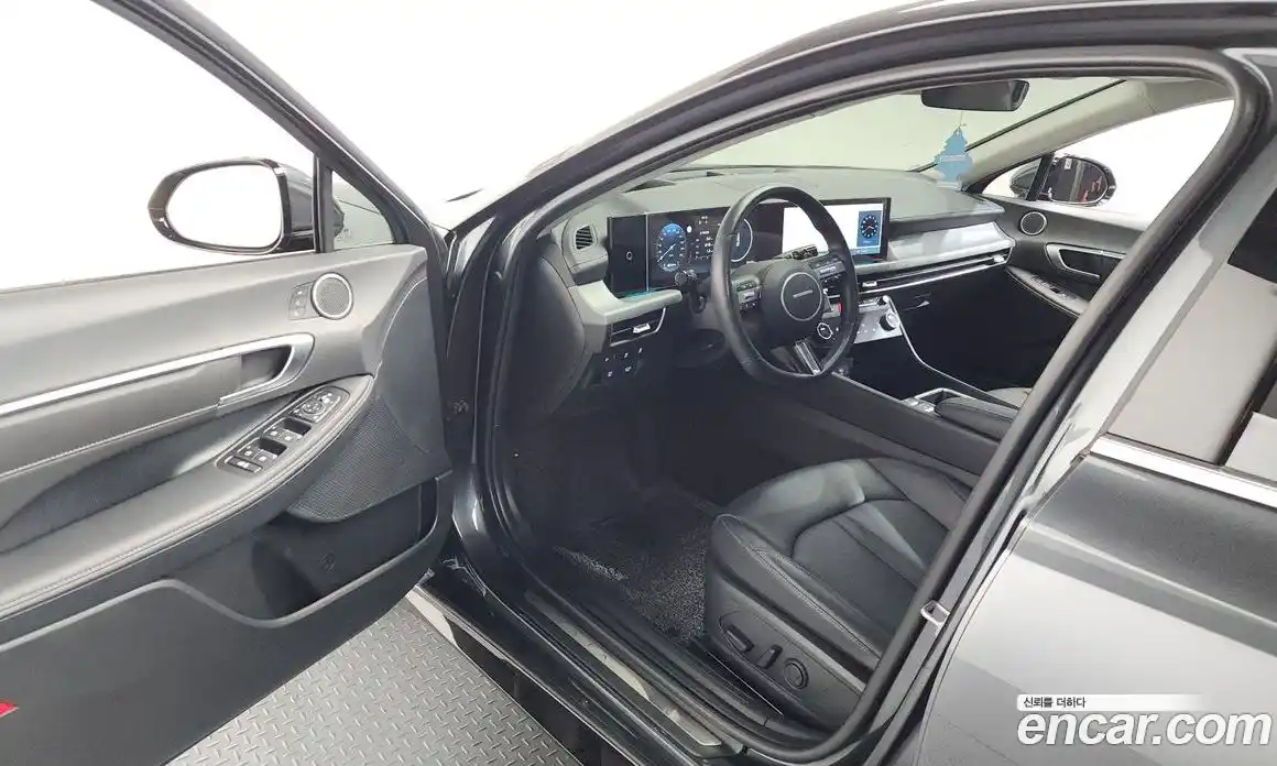 Hyundai Sonata 2023 1.6 автомат (гидро), фото 13