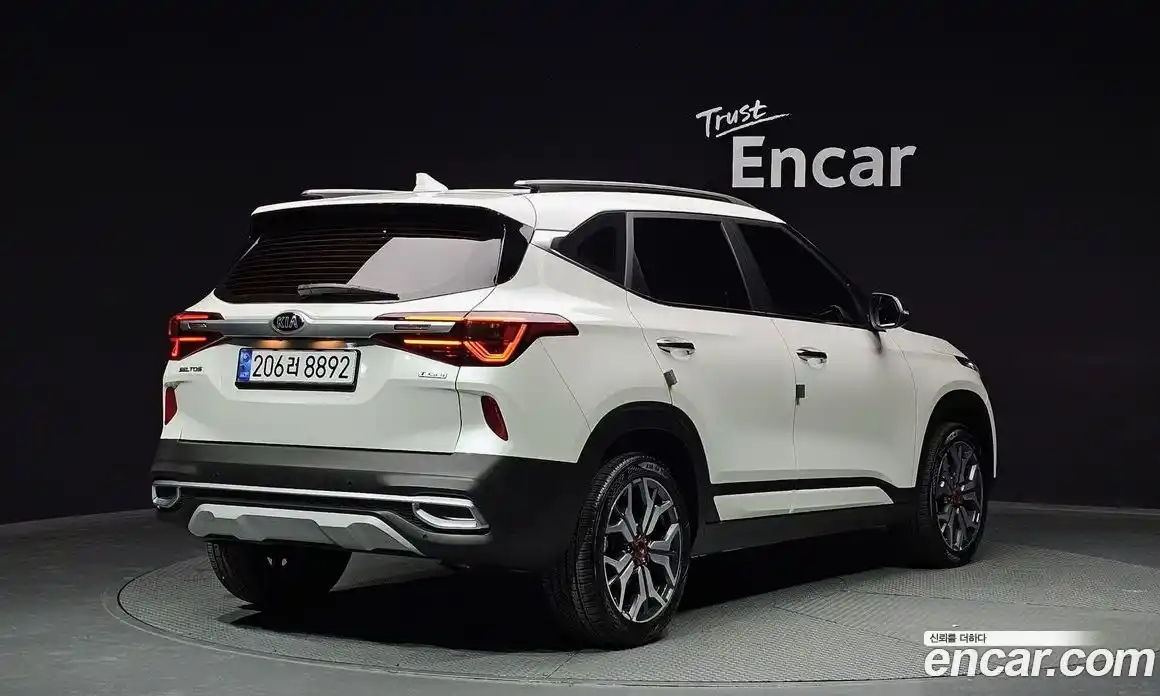 Kia Seltos 2021 1.6 автомат (гидро), фото 2