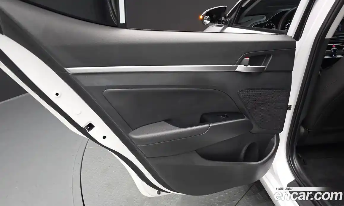 Hyundai Avante 2019 1.6 механика, фото 15