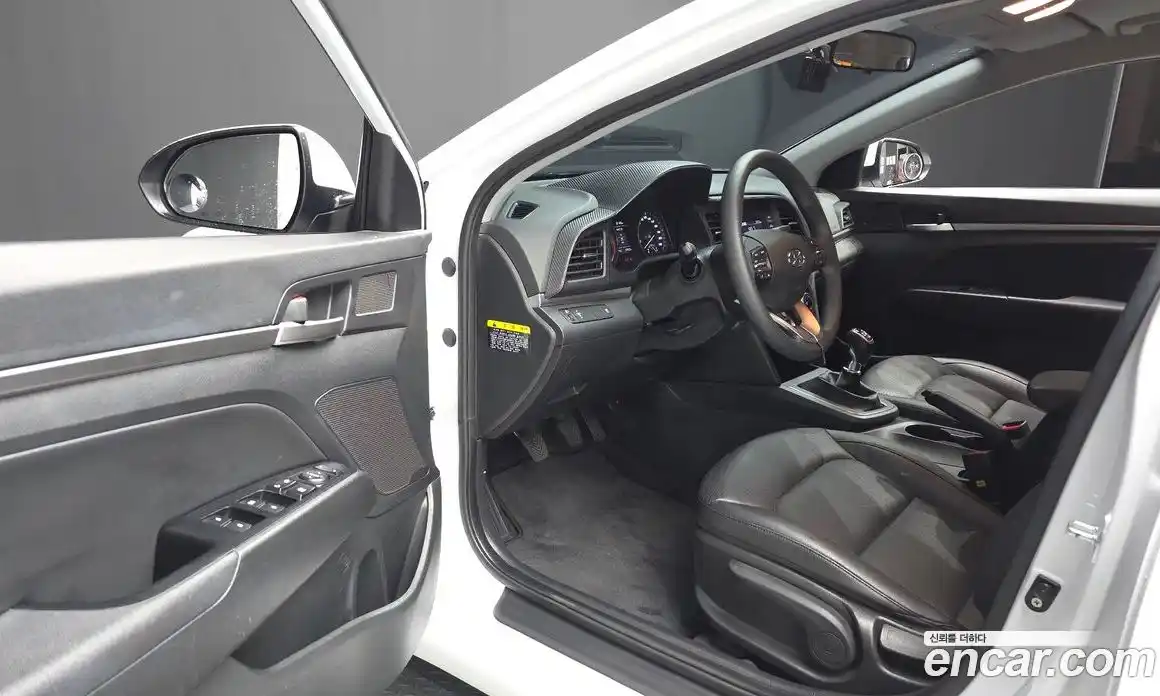 Hyundai Avante 2019 1.6 механика, фото 17