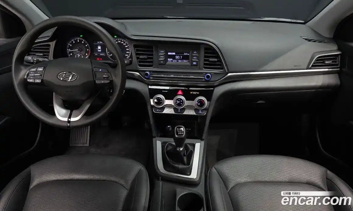 Hyundai Avante 2019 1.6 механика, фото 10