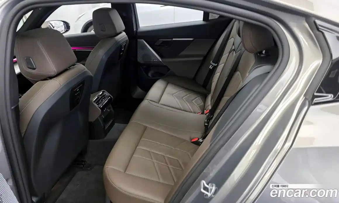BMW 5-Series 2025 2.0 гидро, фото 16