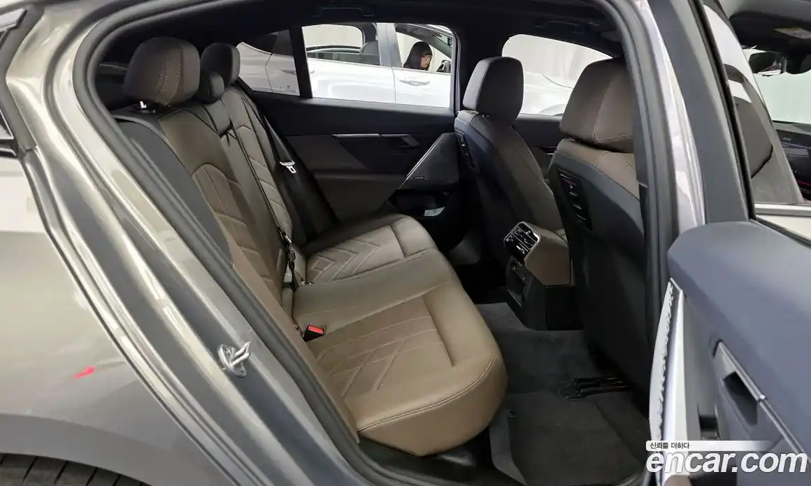 BMW 5-Series 2025 2.0 гидро, фото 18