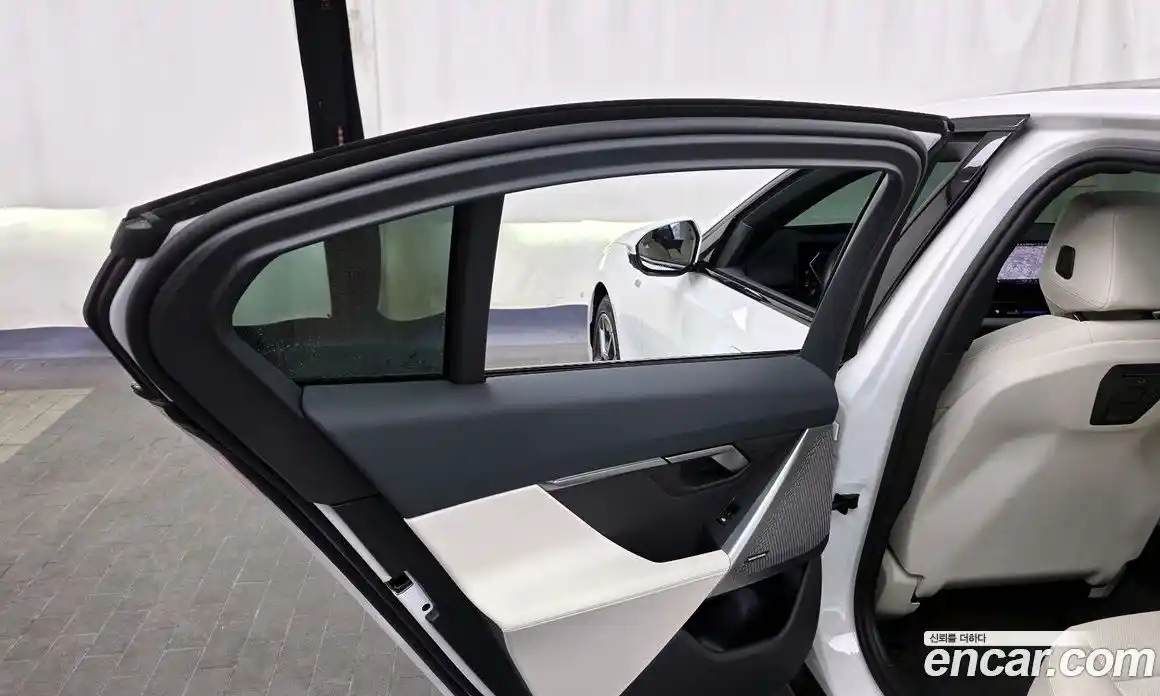 BMW 5-Series 2024 2.0 гидро, фото 15