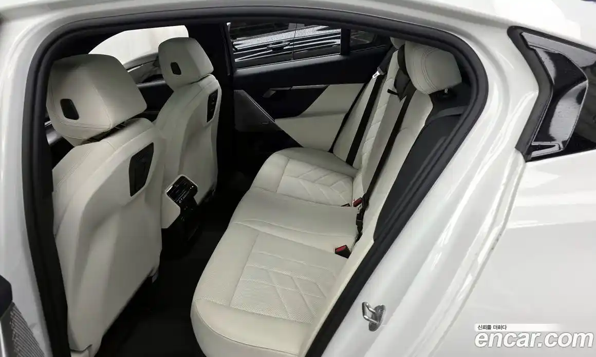 BMW 5-Series 2024 2.0 гидро, фото 16