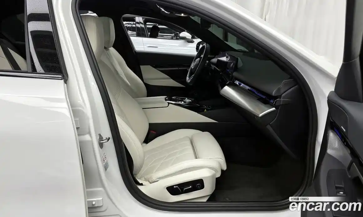 BMW 5-Series 2024 2.0 гидро, фото 17