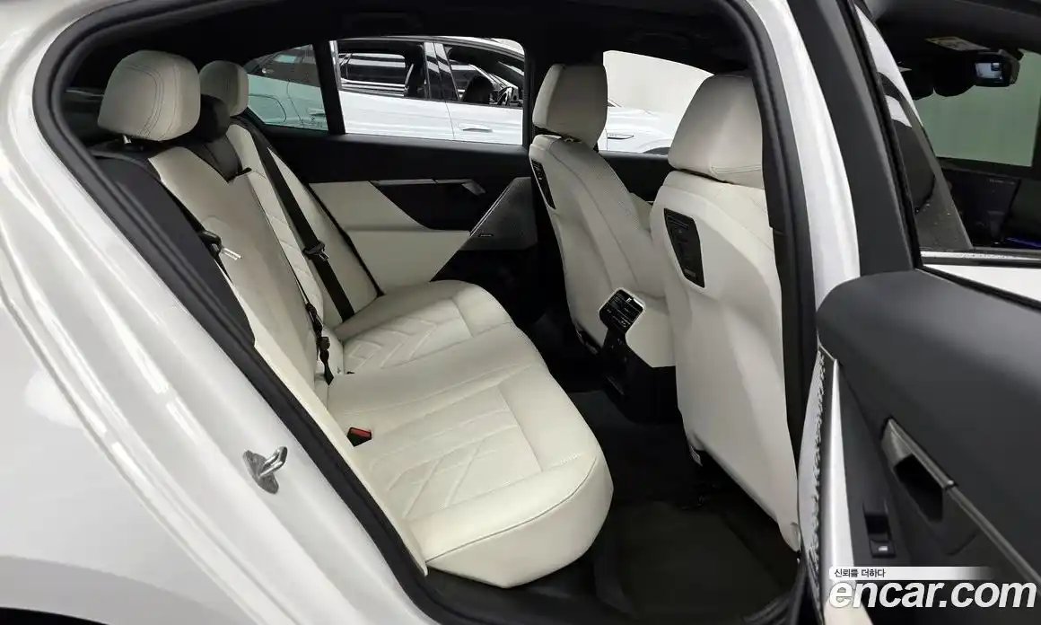 BMW 5-Series 2024 2.0 гидро, фото 18