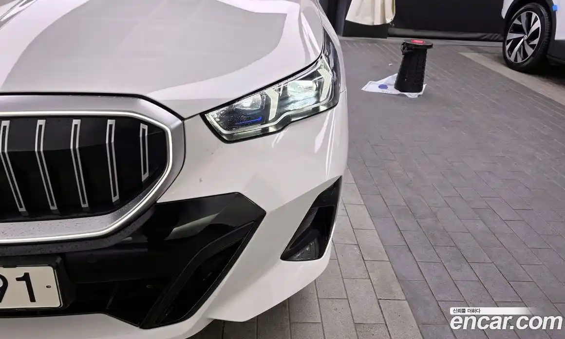 BMW 5-Series 2024 2.0 гидро, фото 8