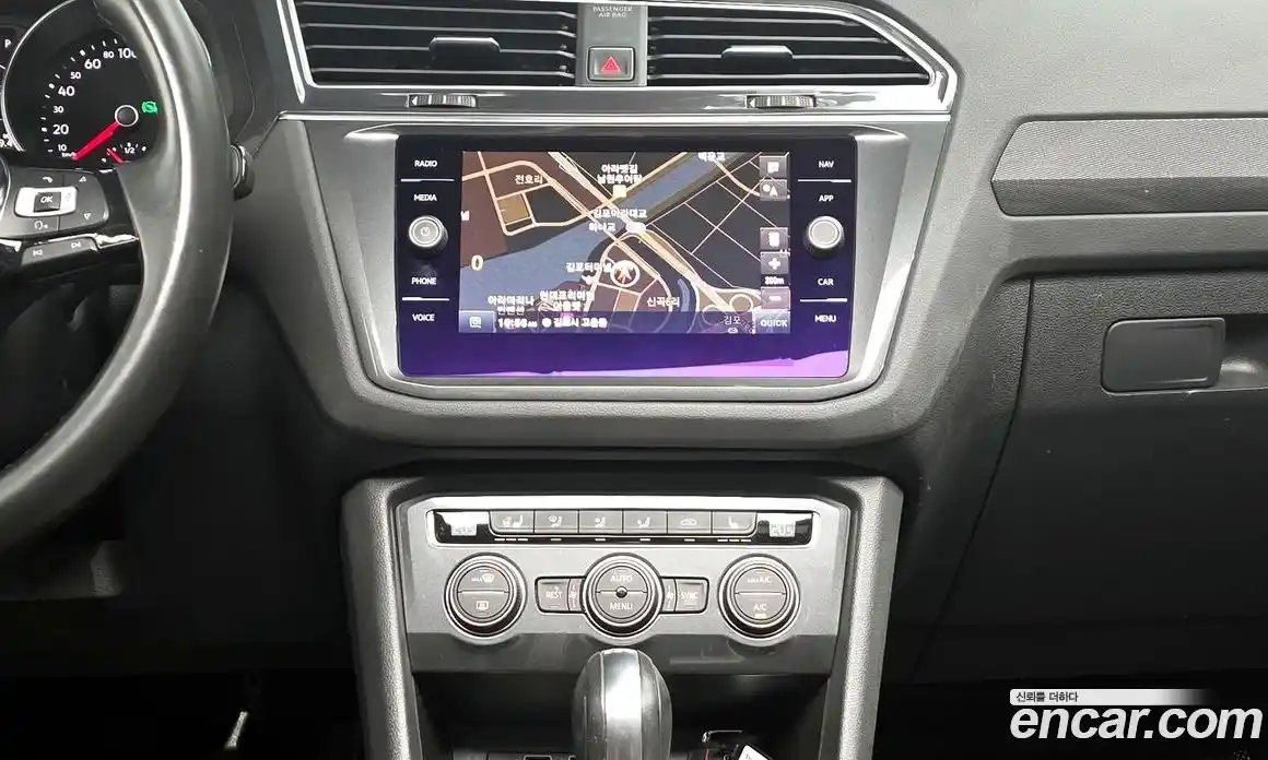 Volkswagen Tiguan 2018 2.0 автомат (гидро), фото 13