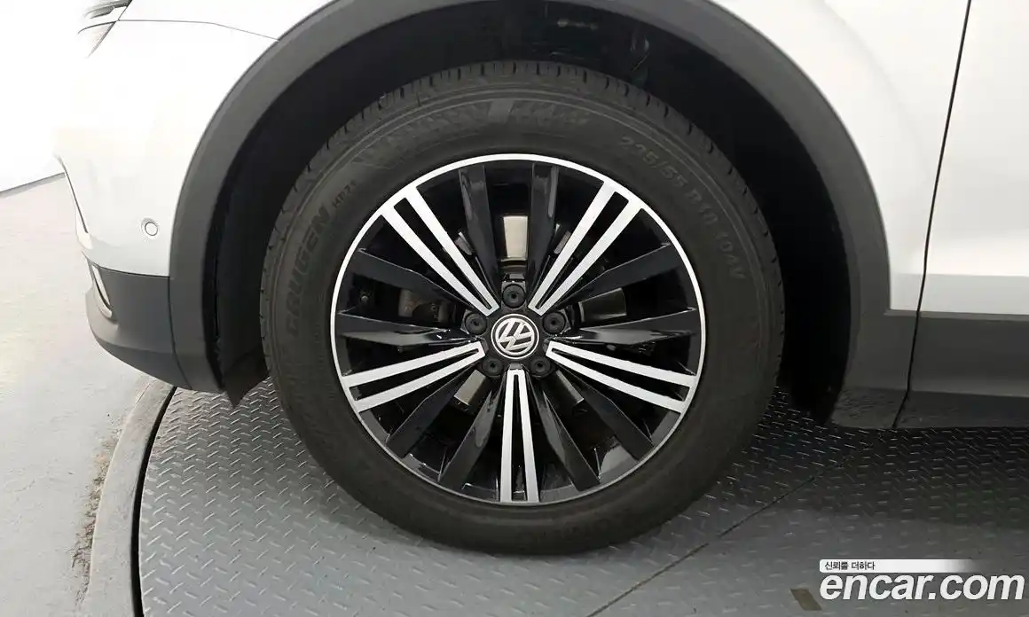 Volkswagen Tiguan 2018 2.0 автомат (гидро), фото 5