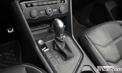 Volkswagen Tiguan 2018 2.0 автомат (гидро), миниатюра 9
