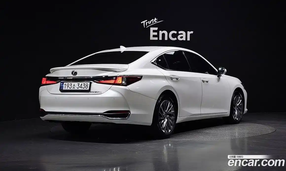 Lexus ES 2023 2.5 гидро, фото 1