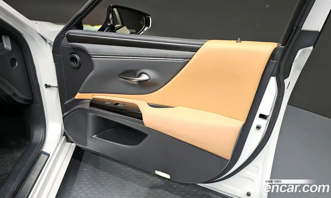 Lexus ES 2023 2.5 гидро, фото 13