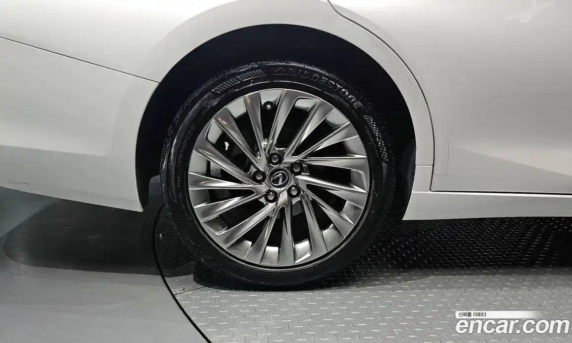 Lexus ES 2023 2.5 гидро, фото 4