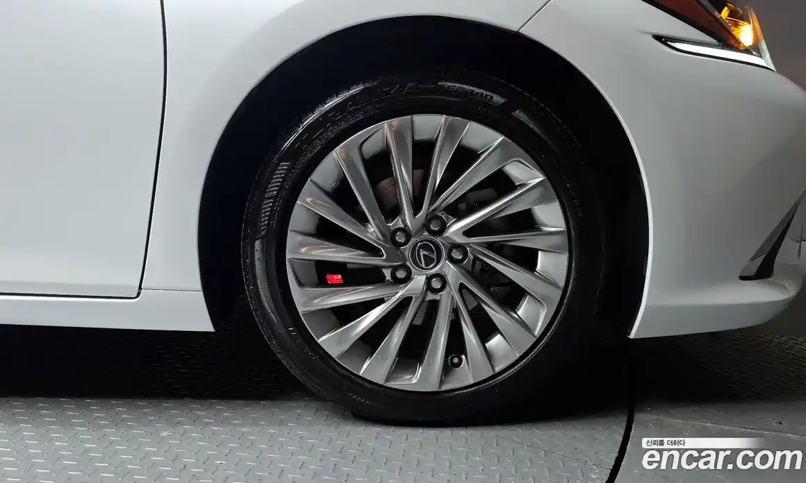 Lexus ES 2023 2.5 гидро, фото 6