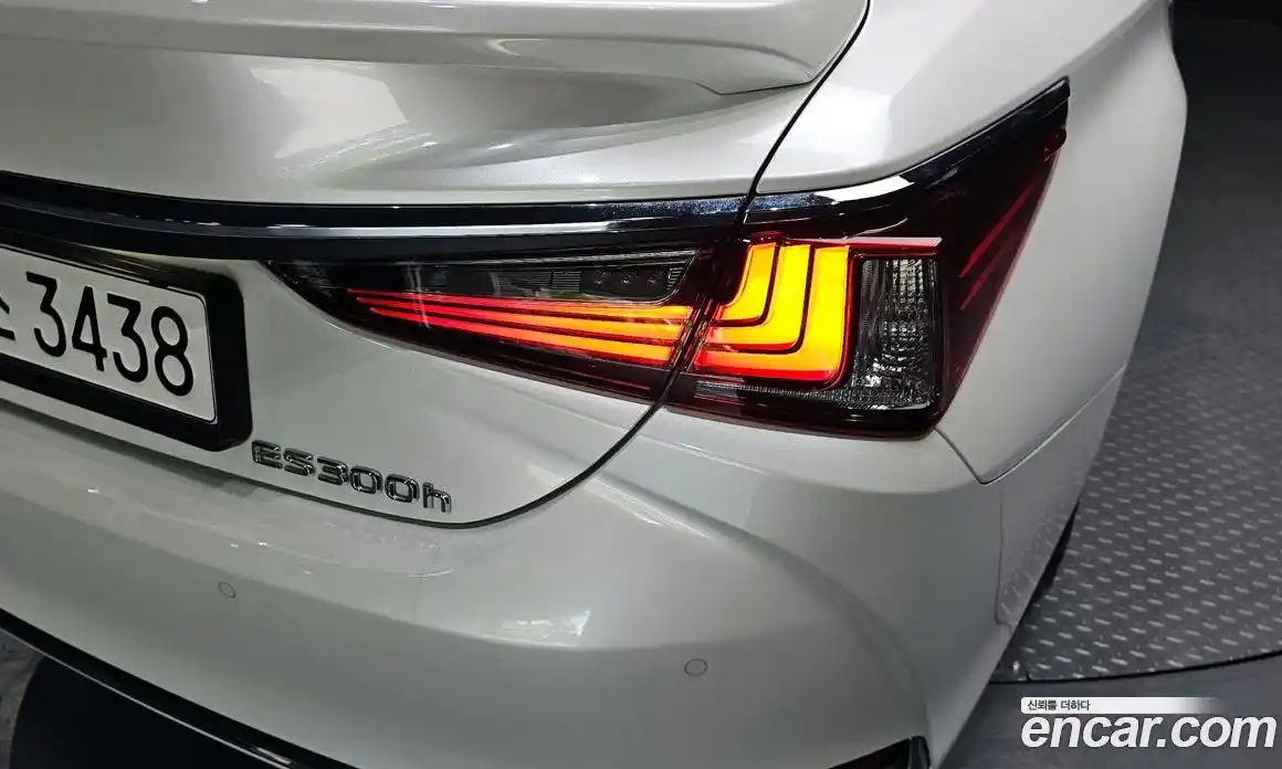 Lexus ES 2023 2.5 гидро, фото 8