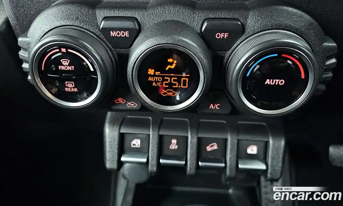Suzuki Jimny 2023 1.5 автомат (гидро), фото 31