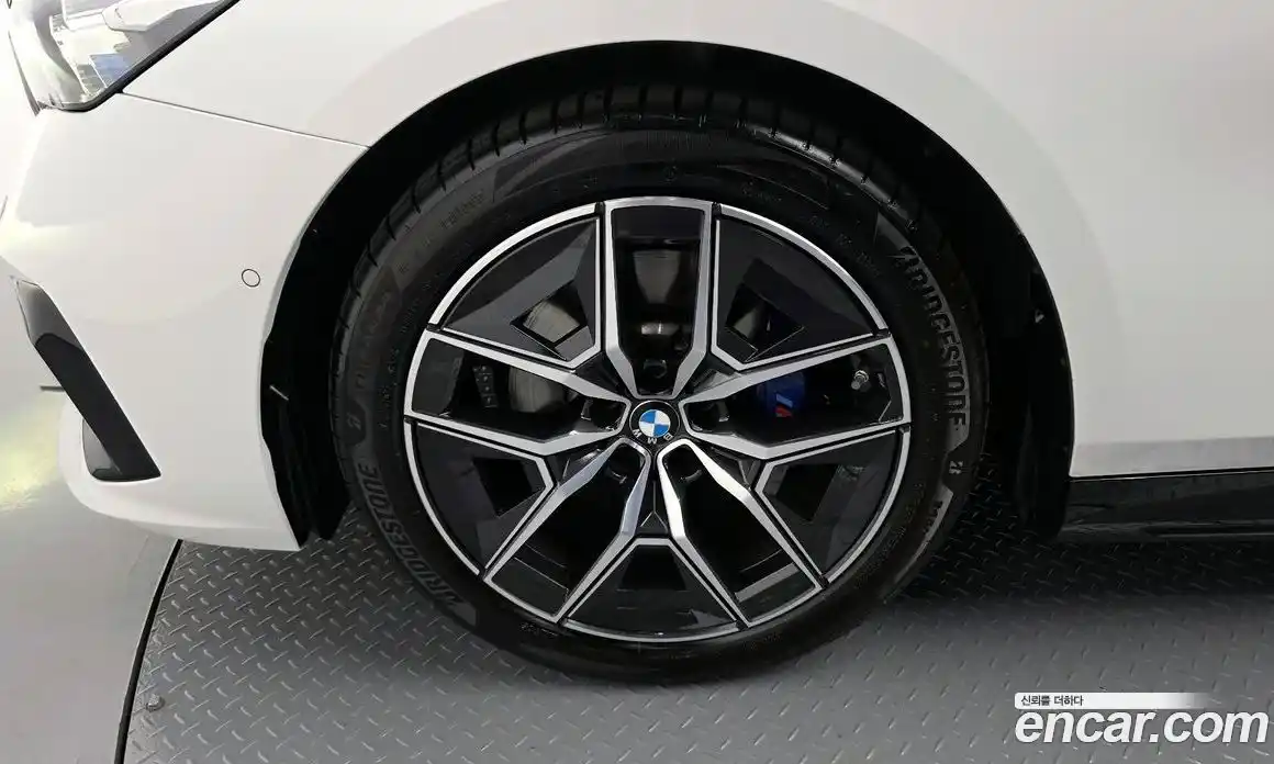 BMW 5-Series 2025 2.0 гидро, фото 5