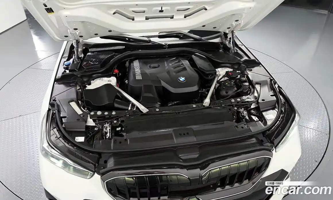 BMW 5-Series 2025 2.0 гидро, фото 6