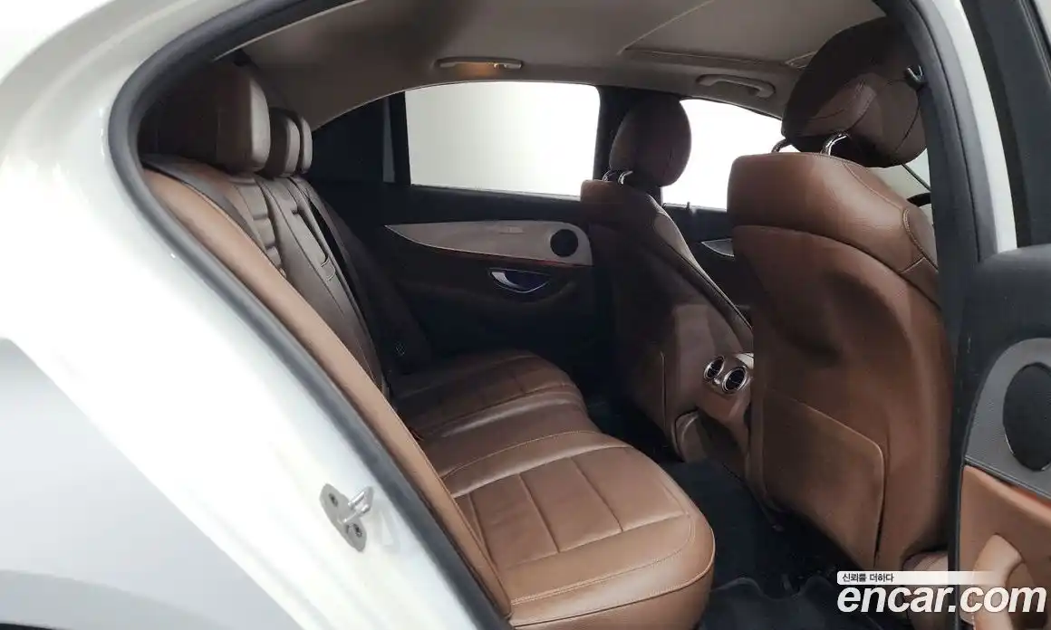 Mercedes-Benz E-Class 2018 2.0 автомат (гидро), фото 17