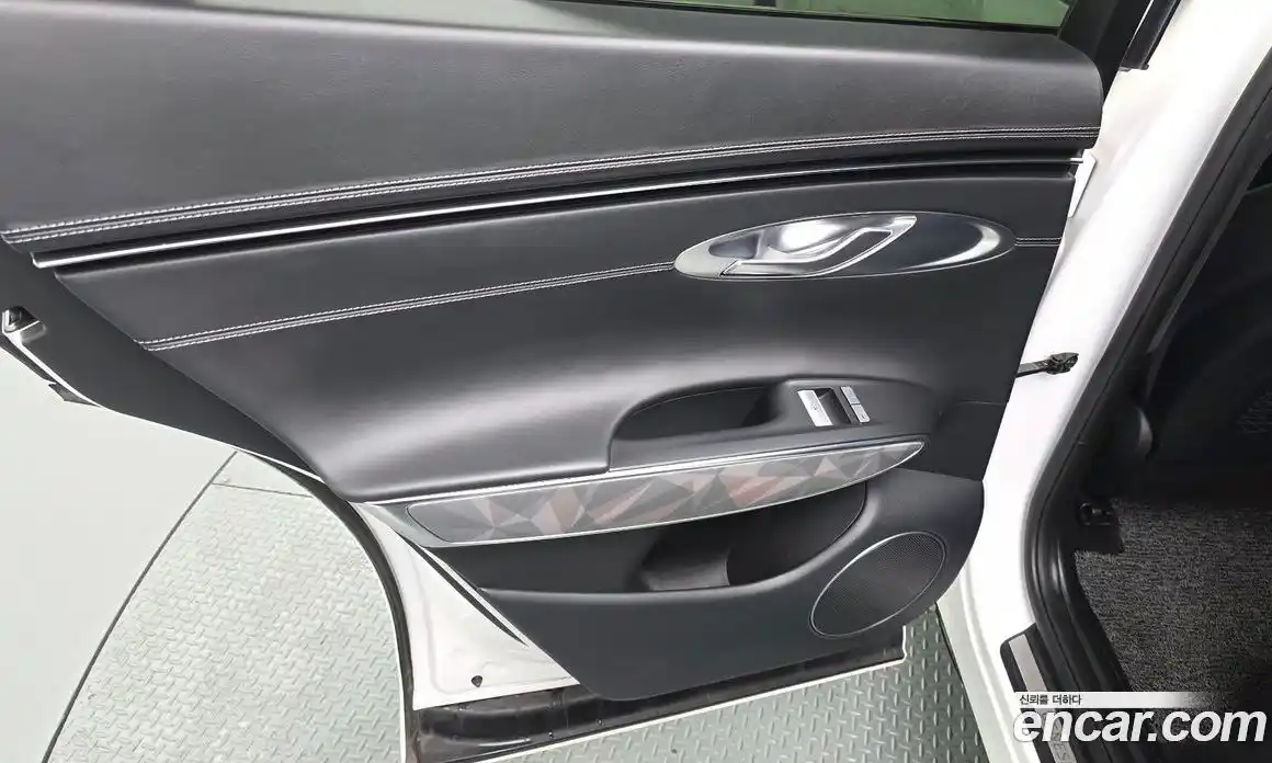 Genesis GV70 2022 2.5 гидро, фото 15