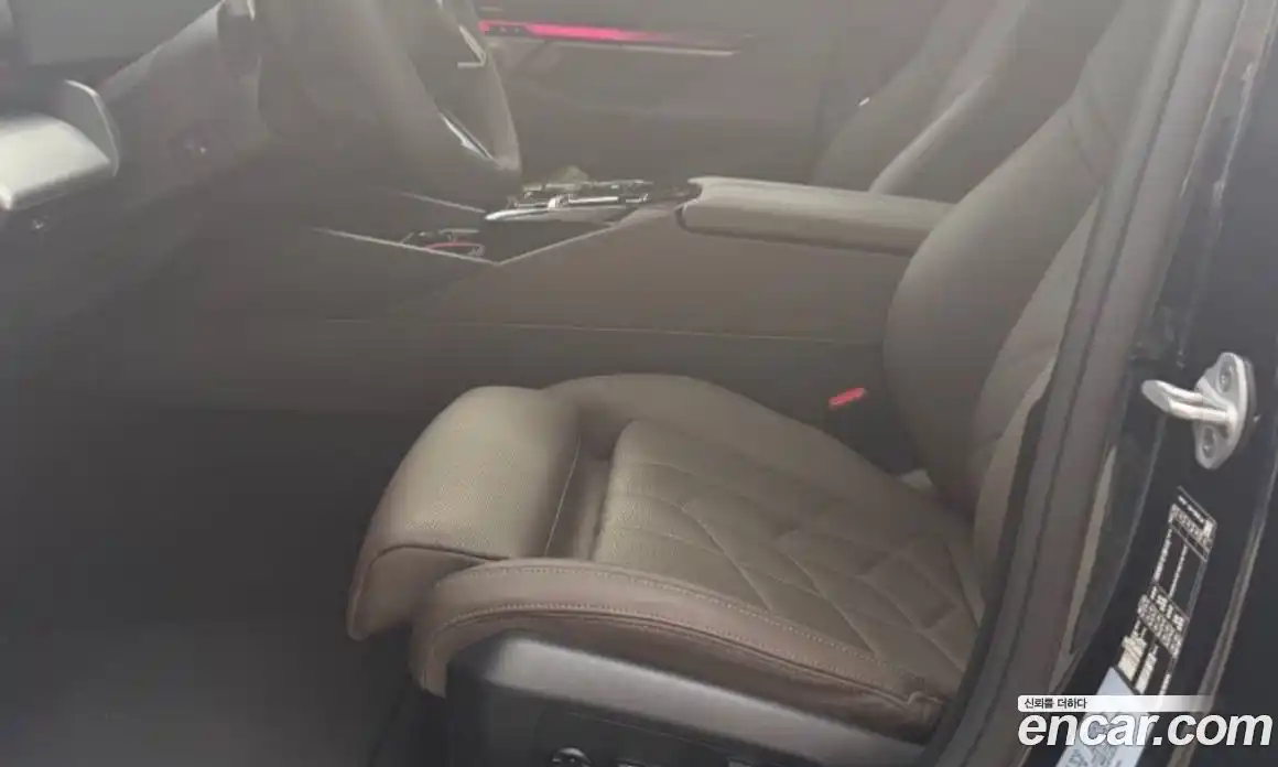 BMW 5-Series 2025 2.0 гидро, фото 7
