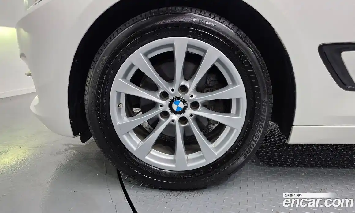 BMW 3 серия 2017 2.0 автомат (гидро), фото 5